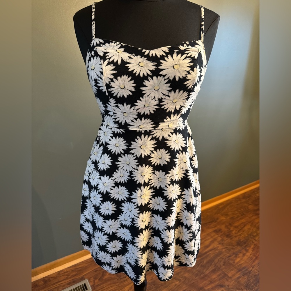 SO Mini Daisy Dress Black and White Flowy Sundress WITH POCKETS
